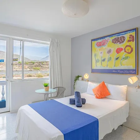 Neon Tenerife ゲストハウス Guaza