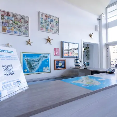 Neon Tenerife ゲストハウス 3*