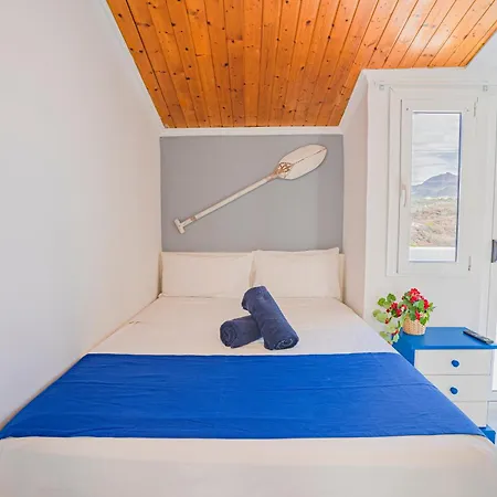 Neon Tenerife ゲストハウス 3*