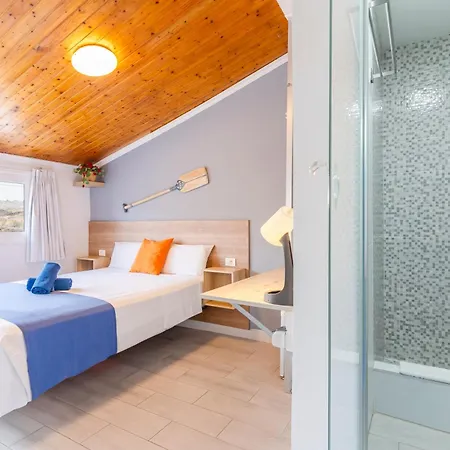 Neon Tenerife ゲストハウス 3*