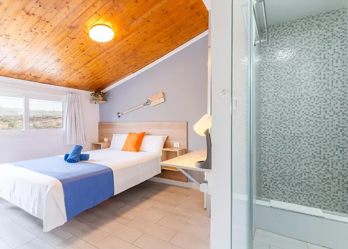 Neon Tenerife Gasthuis 3*