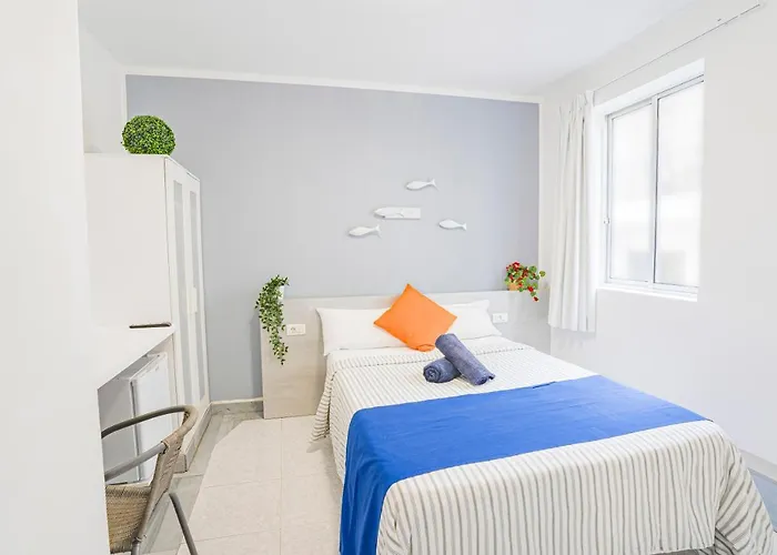 Pensionat Neon Tenerife 3*